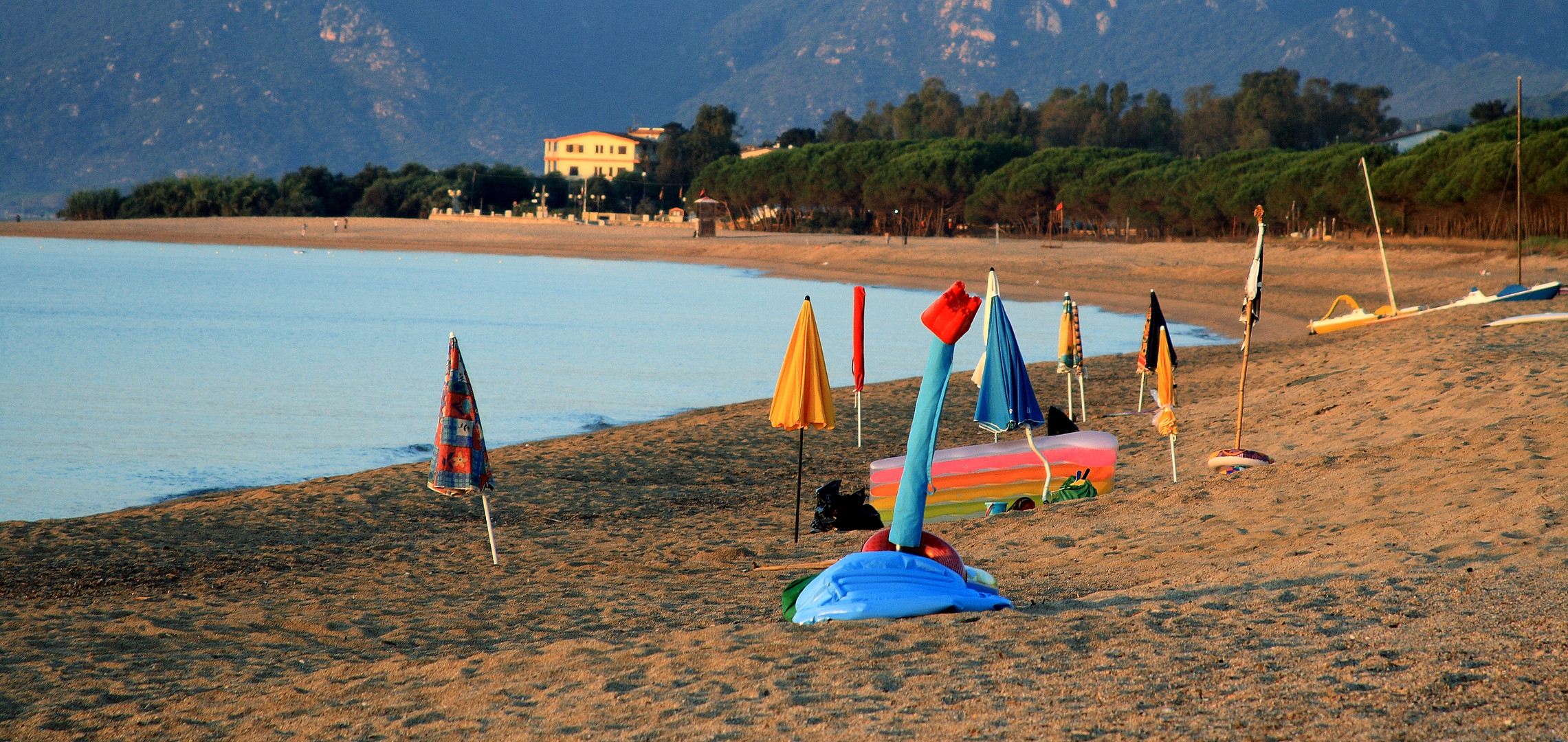 La spiaggia all`alba