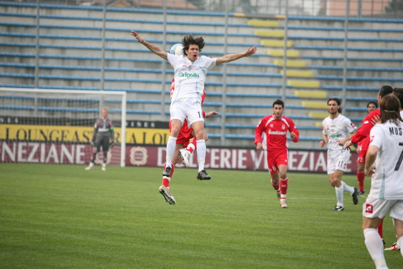 la spinta ( Treviso-Bari serie B )