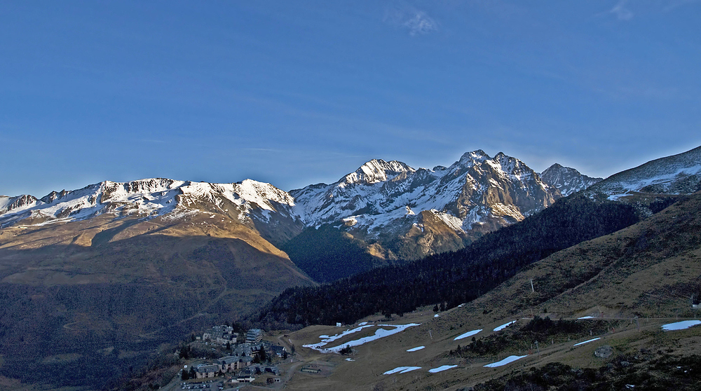 La station de Val Louron vue du Col d’Azet