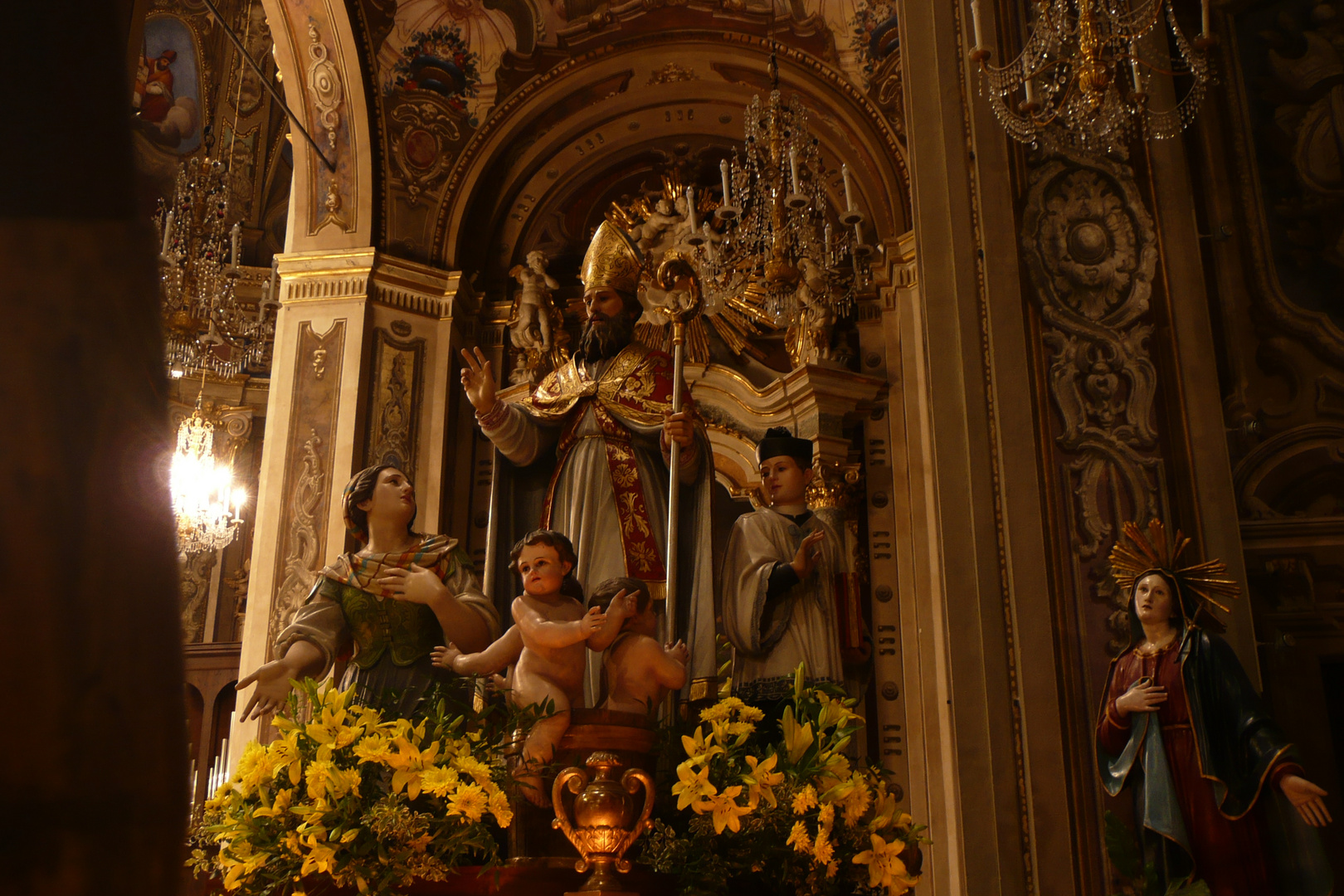 la statua di S. Nicola , basilica di Pietra Ligure