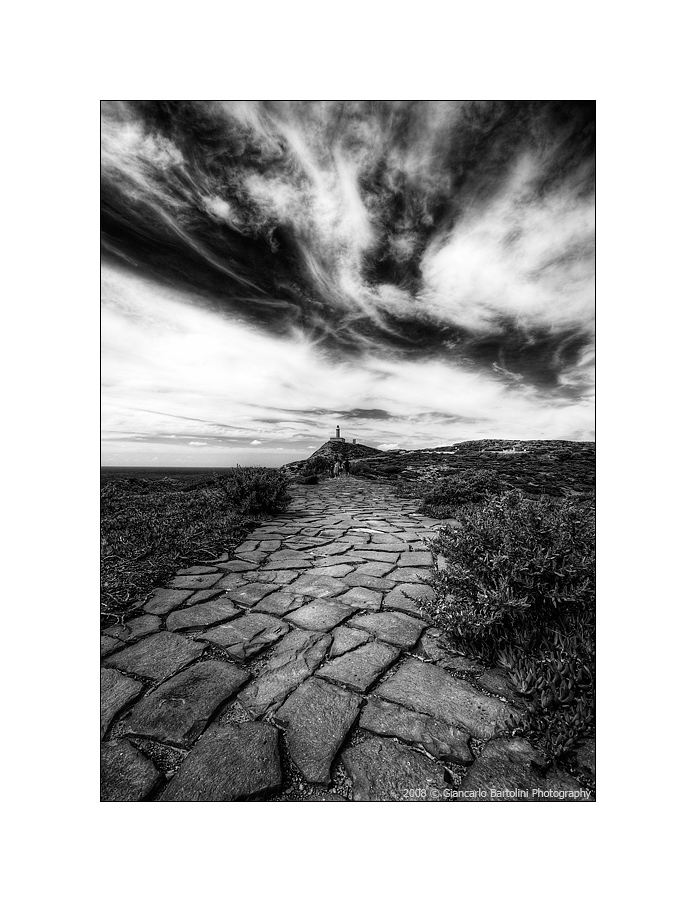 La strada, il cielo, il faro.