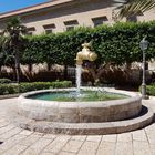 La suggestiva fontana della piazza di Terrasini (Palermo)