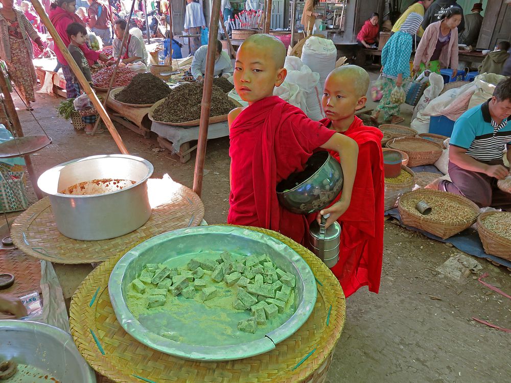 La tentazione,Nyaung Shwe market,Myanmar