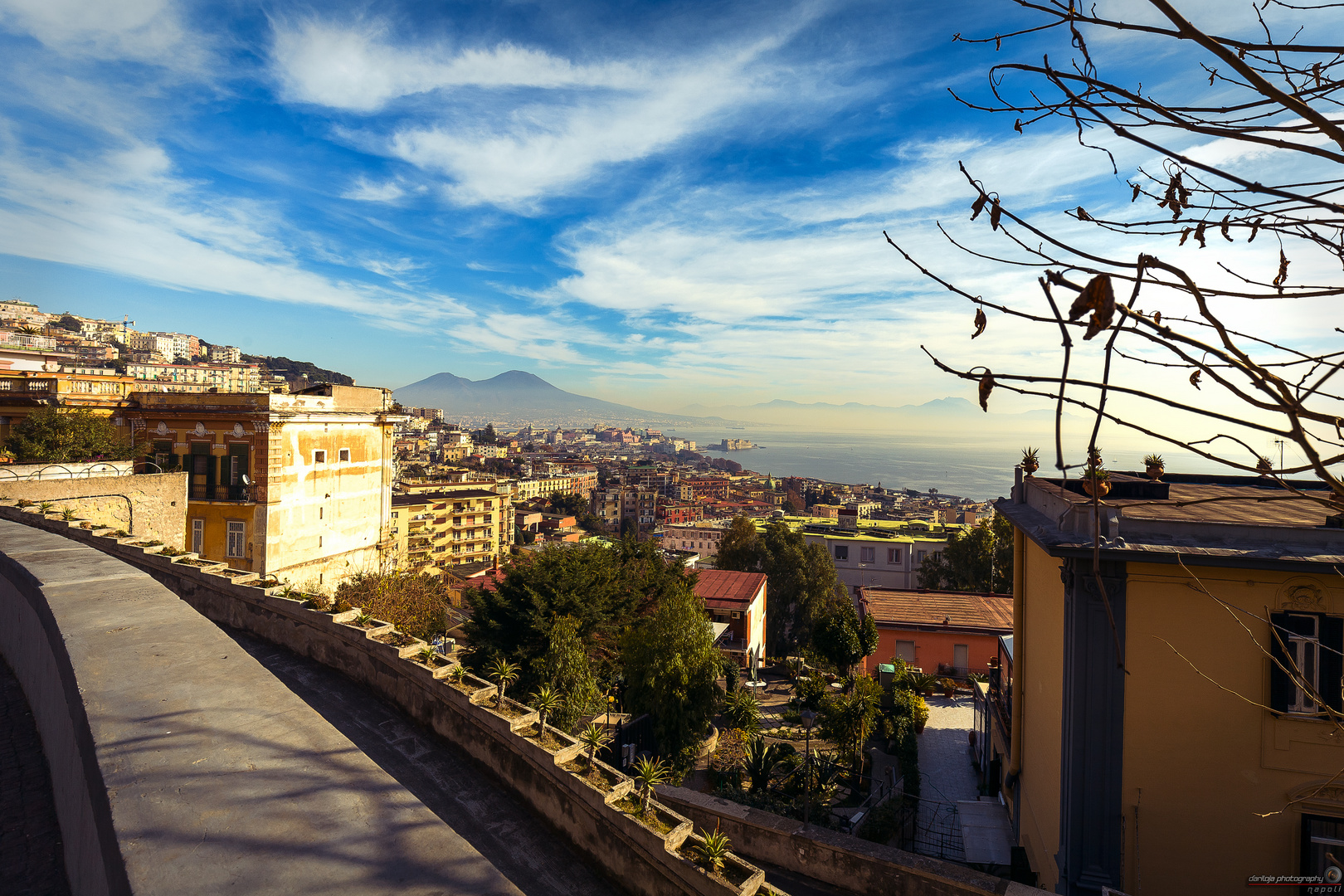 La Terrazza - vista di Napoli da via Tasso