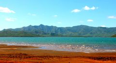 La terre rouge du lac de Yaté