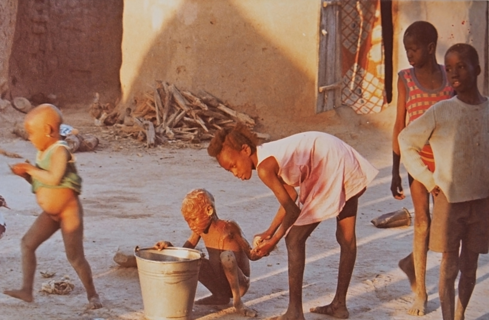 La toilette       -       Dans un village du Mali