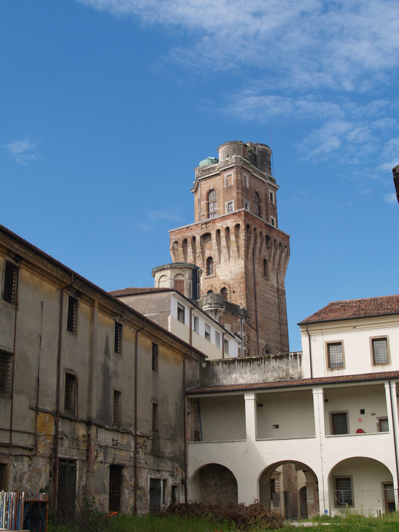 La Torlonga dall'interno del Castello Carrarese