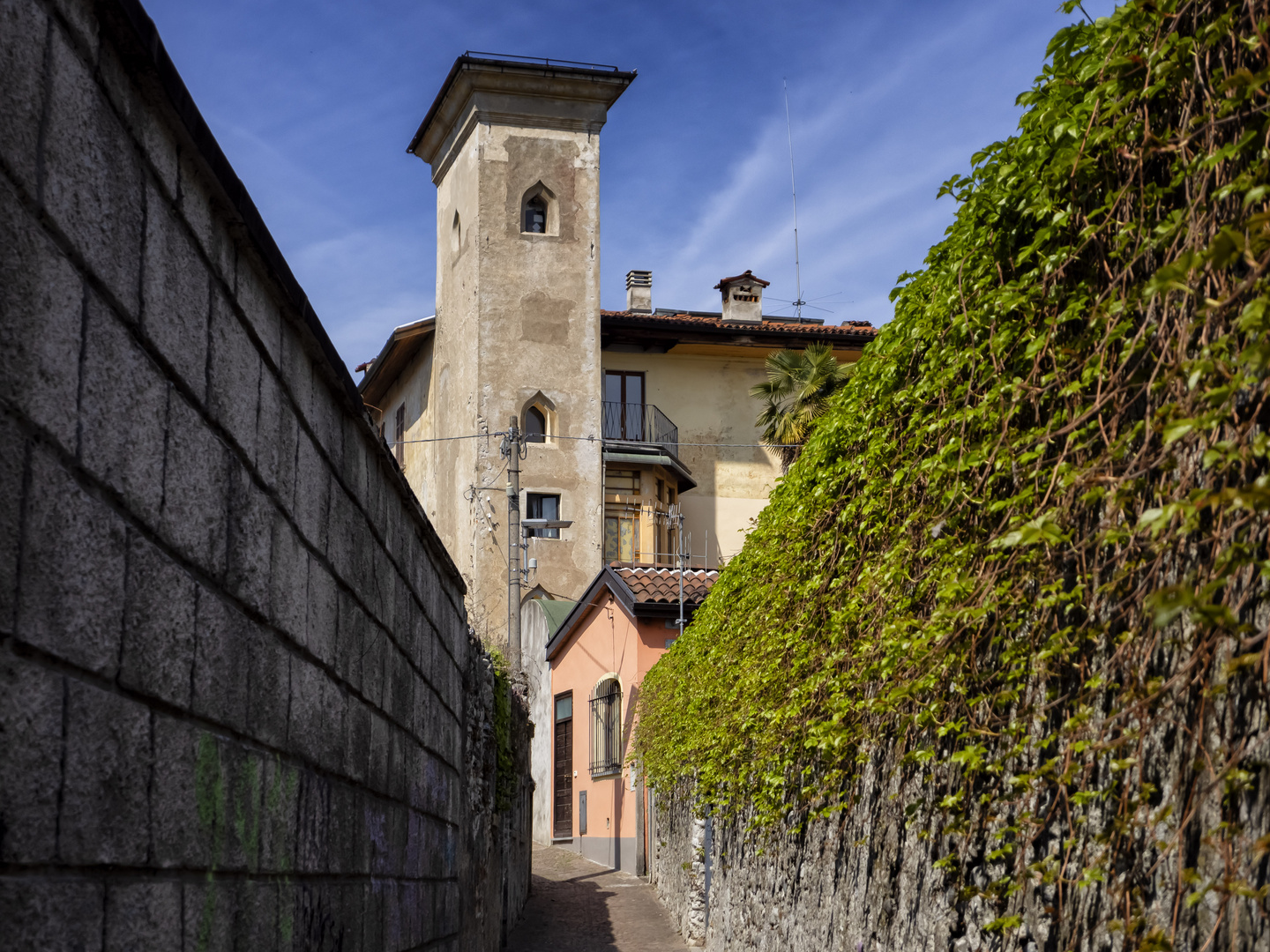 La torre di Intra