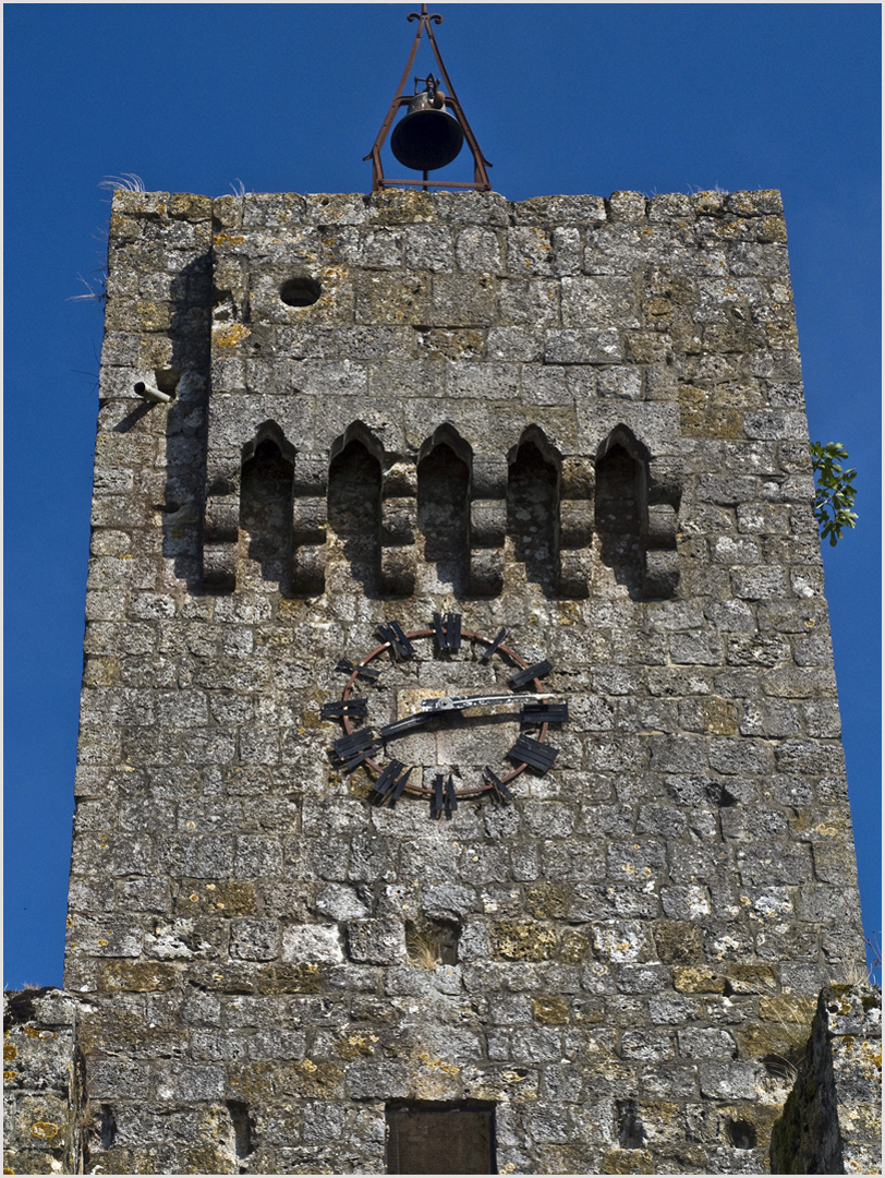 La tour de l’entrée du village fortifié de Larressingle