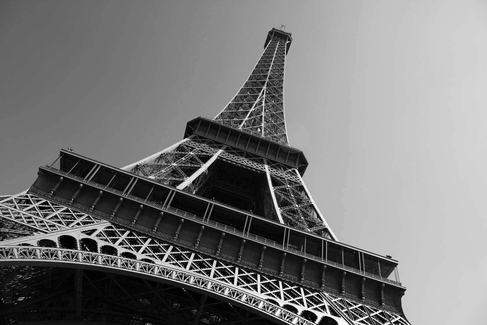 La Tour Eiffel á Paris en noir et blanc