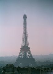 la Tour Eiffel dans la matinée