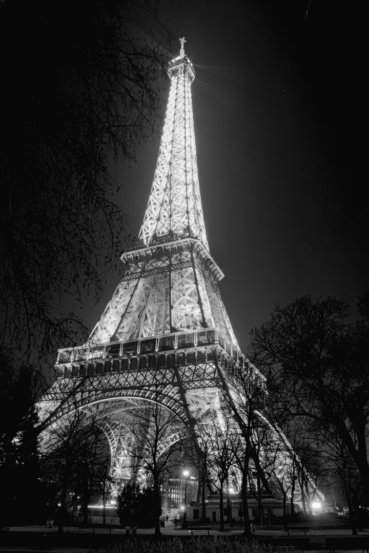 La Tour Eiffel dans la nuit