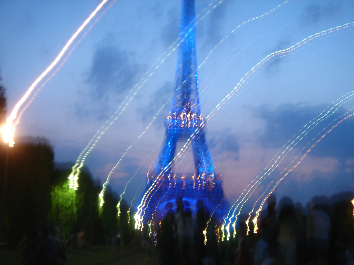 La Tour Eiffel en plein envol