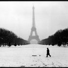 La Tour Eiffel et le Neige