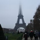 la Tour Eiffel nella nebbia