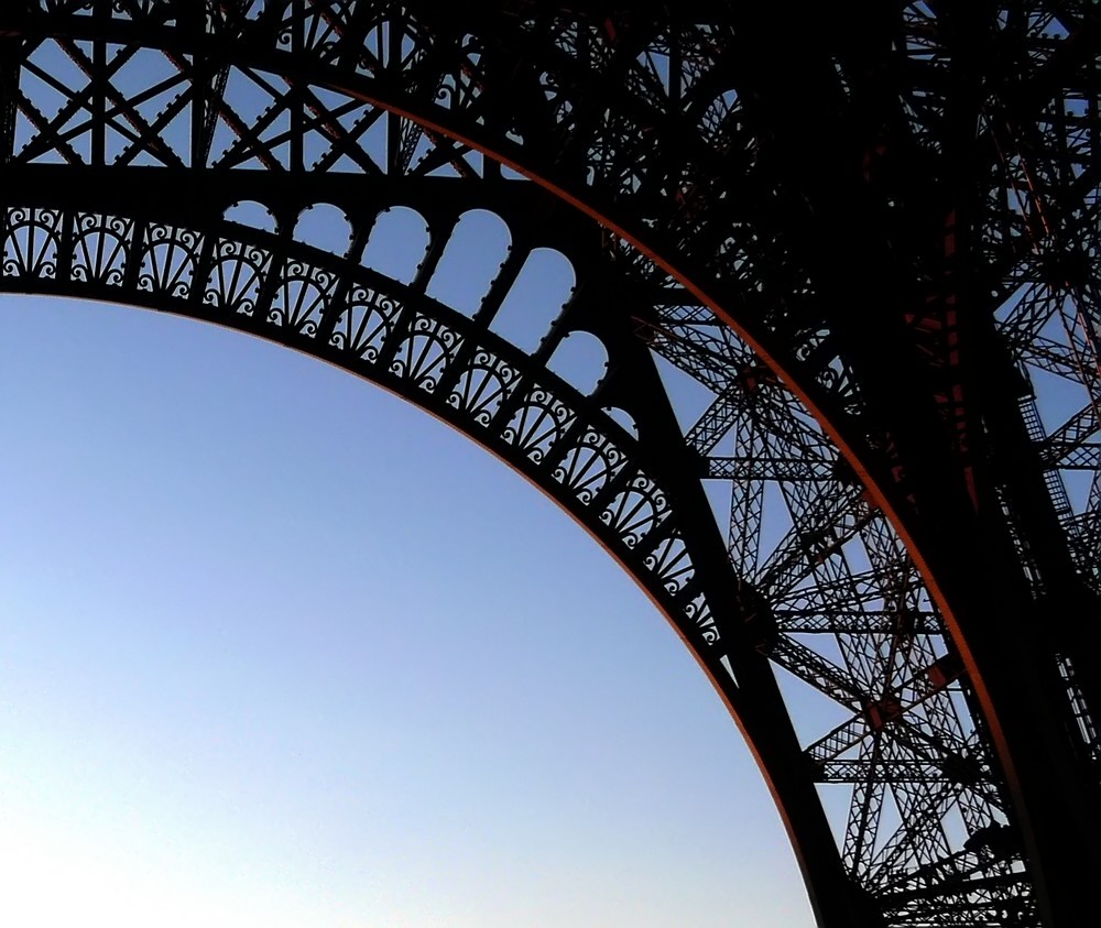 ...la tour eiffel...the thin red line...