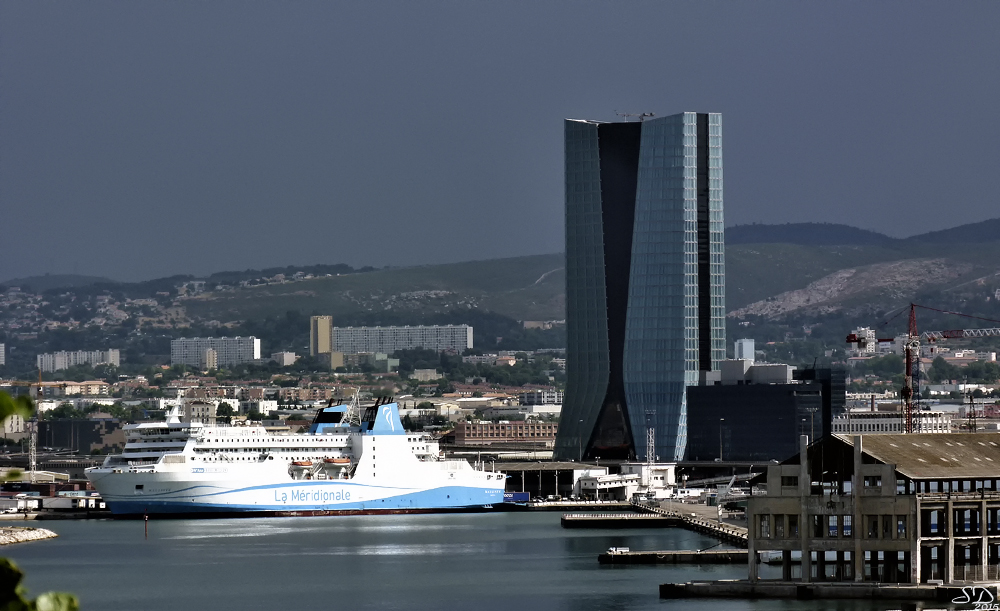 La Tour et le port