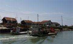 La Tremblade - Chalands ostréicoles au port de La Grève