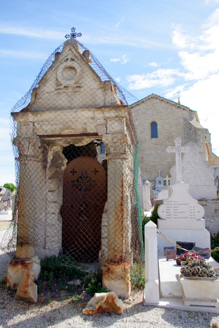 La très vieille tombe de Fos sur Mer