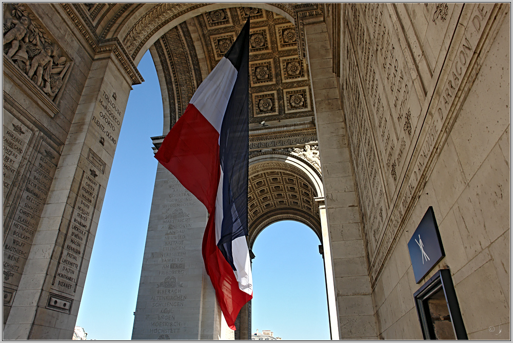 La Tricolore im Arc de Triomphe