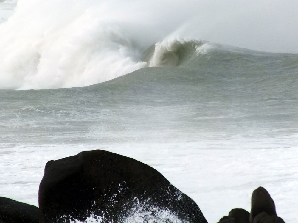 la vague éclate