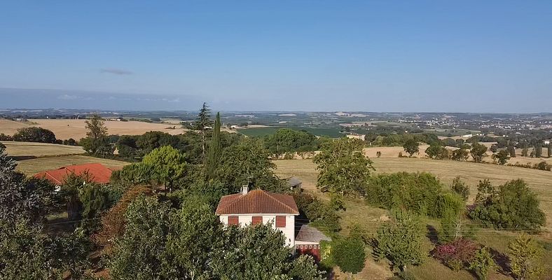 La vallée de la Baïse vue par le drone à Caussens