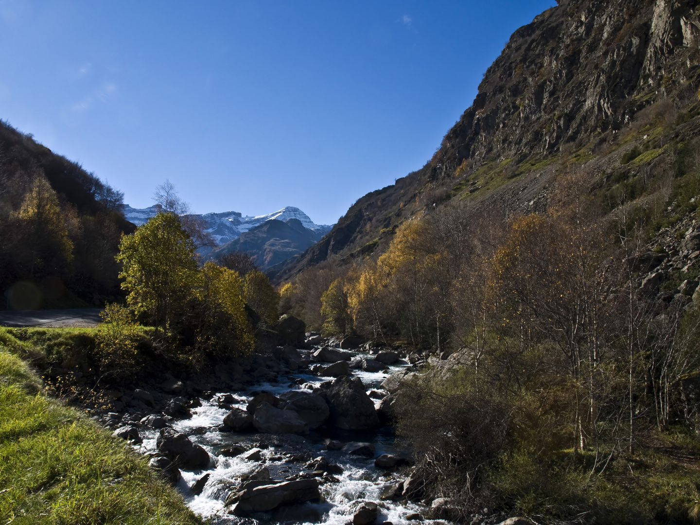 La vallée du Gave de Gavarnie à l’automne -- Der Tal des Sturzbaches von Gavarnie im Herbst