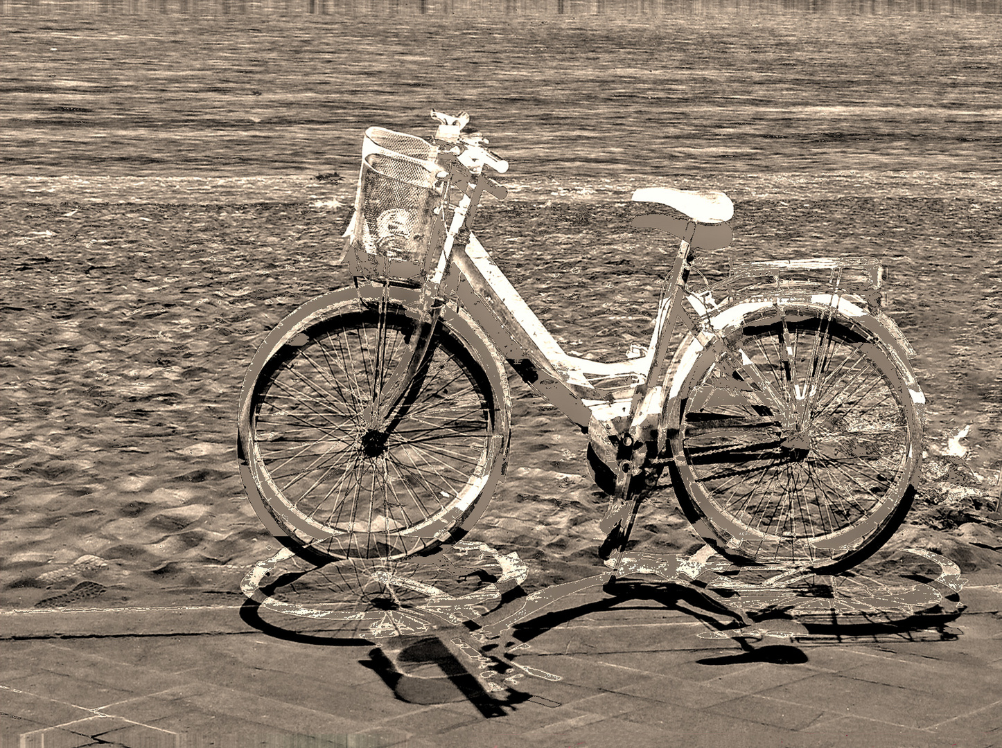 La vecchia bicicletta nella sabbia