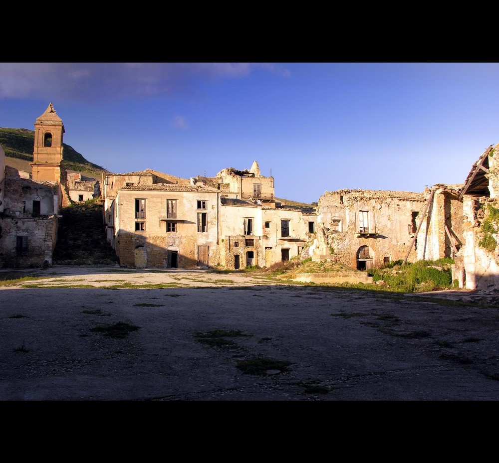 La vecchia piazza...ormai vuota