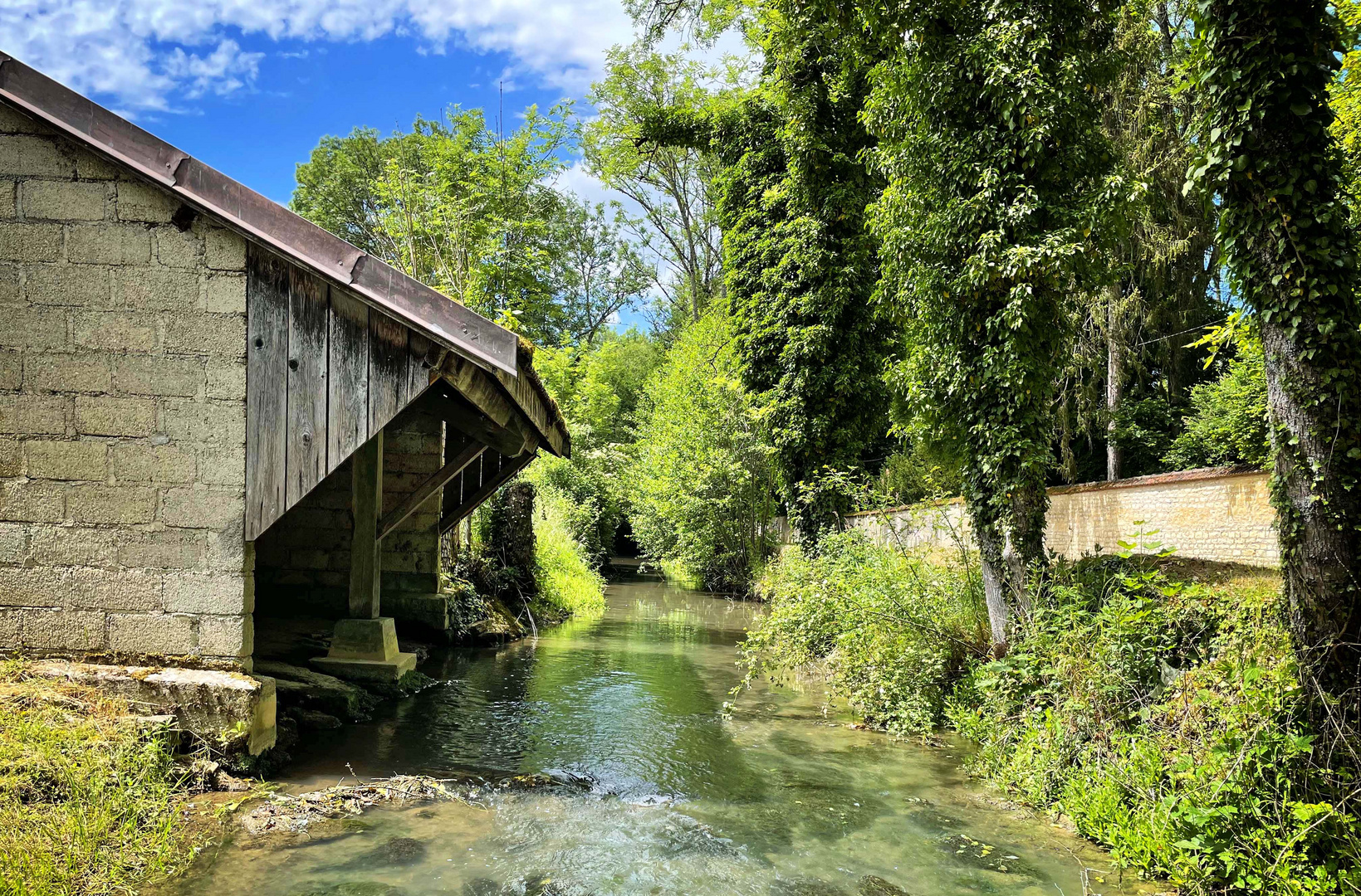 La Venelle et un vieux lavoir