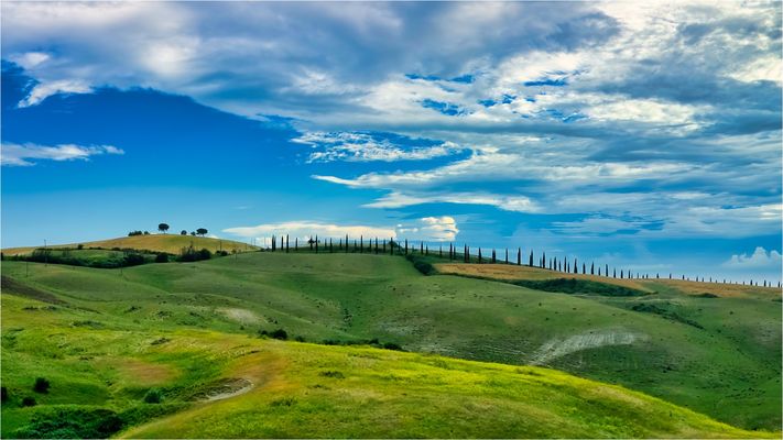 La via dei cipressi.