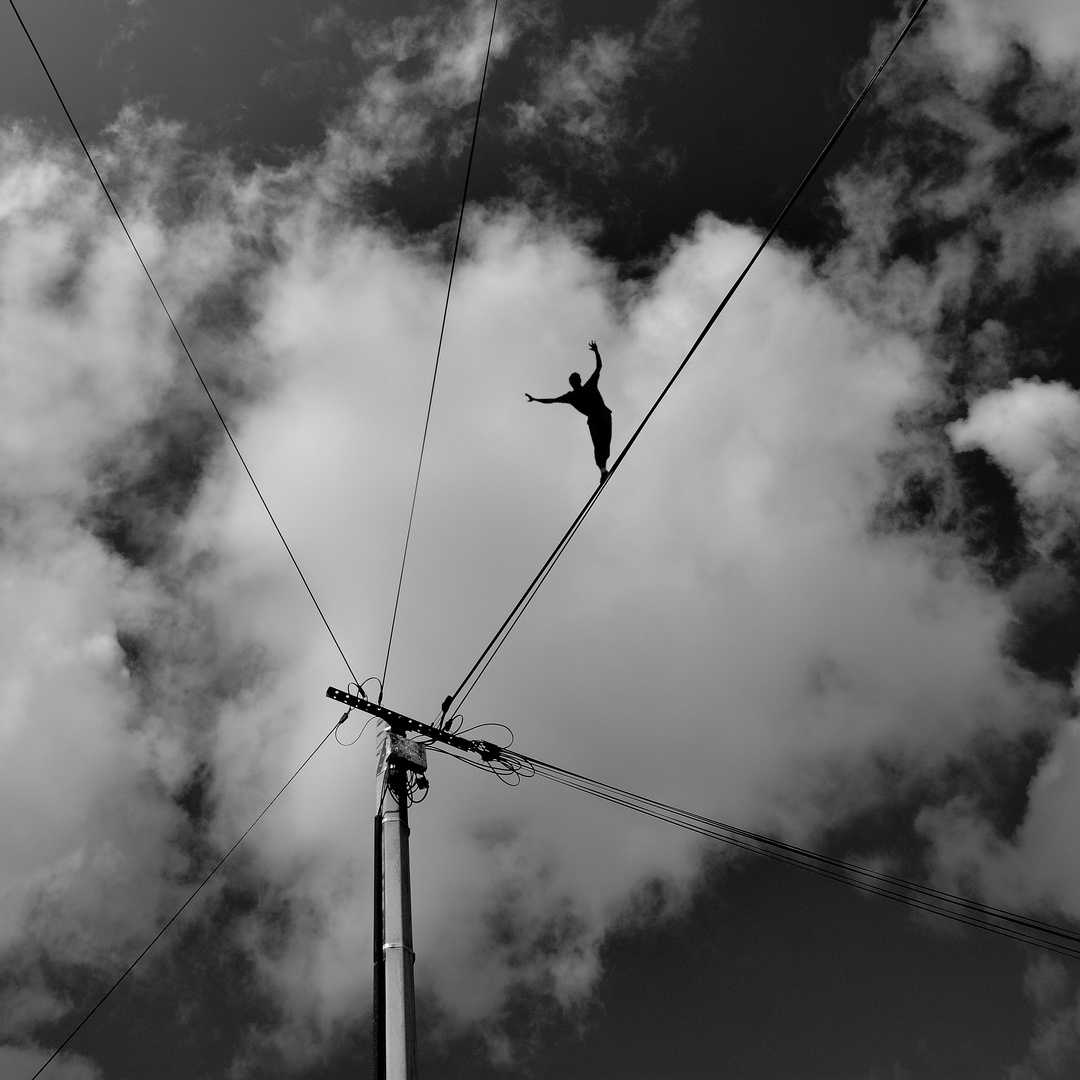 La Vie Ne Tient Qu A Un Fil Photo Et Image Noir Et Blanc Emotion Vie Images Fotocommunity