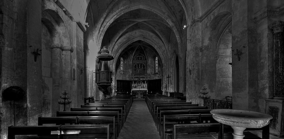 LA VIEILLE EGLISE 