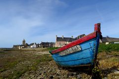 " La vieille plate bleue. "