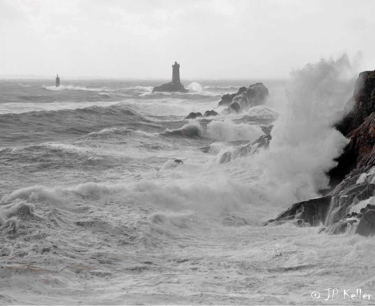 La Vieille ("The Old Lady") is a lighthouse in the département of Finistère at the commune of Plogof