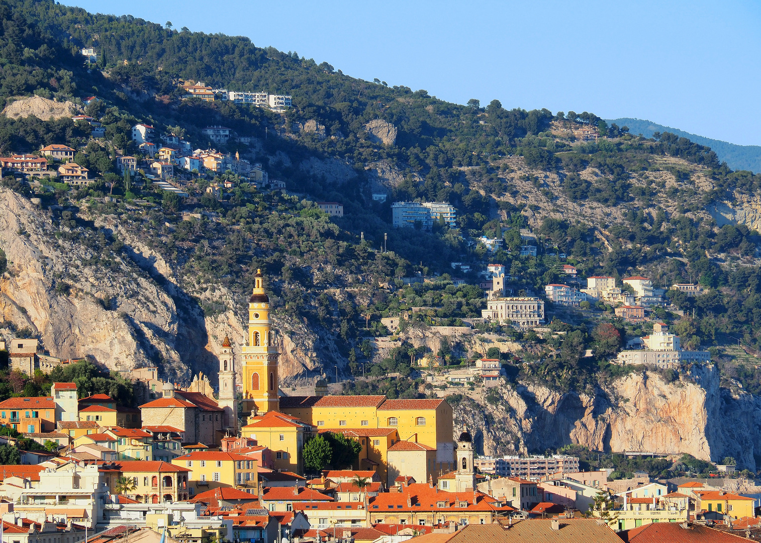 La Vieille ville de Menton et la Basilique Saint-Michel Archange