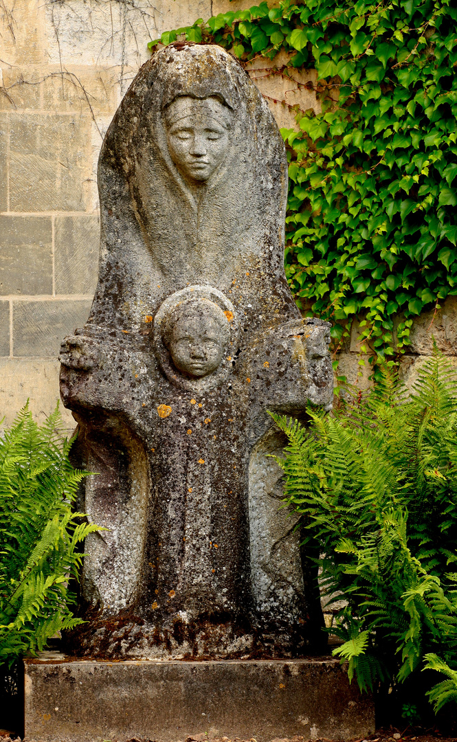 la Vierge et  l'Enfant de Granit