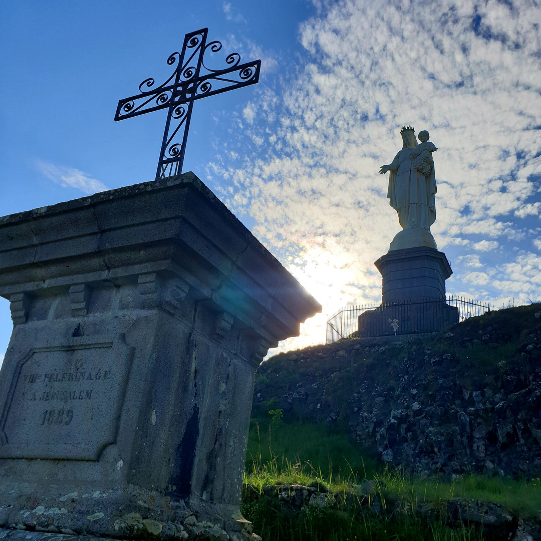 La vierge protège la ville 