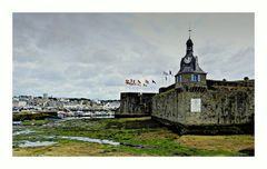 la ville close de concarneau à marée basse