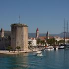 La ville de Trogir et sa forteresse.