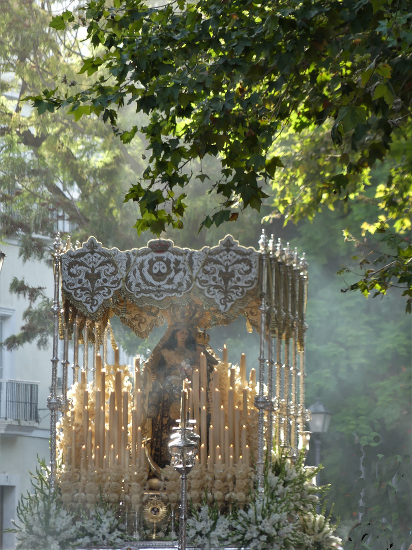 La virgen del Carmen en procesiön en Cádiz.