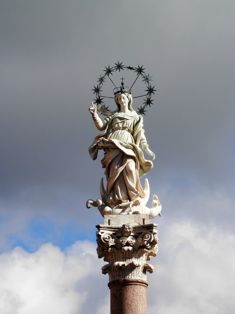 La Virgen en el Cielo