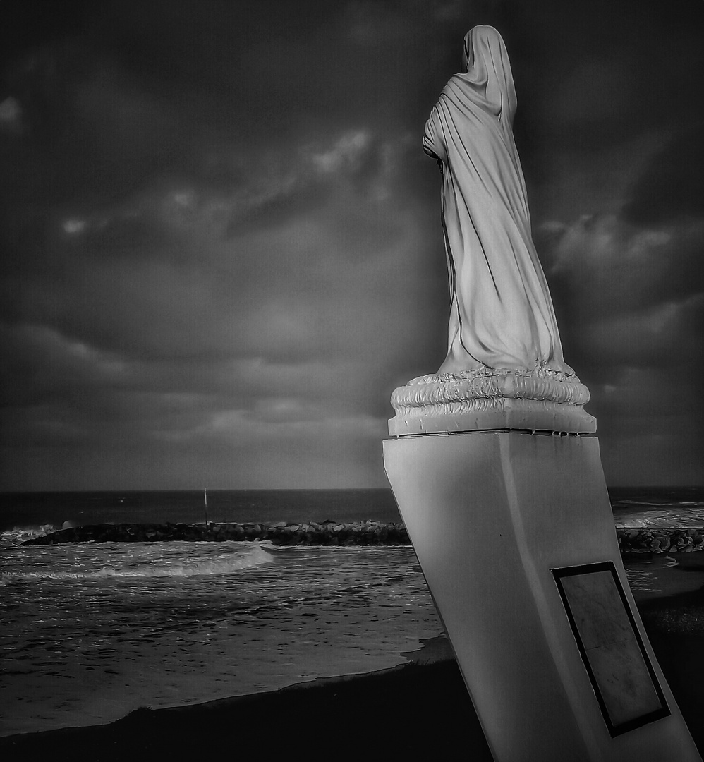 La virgen y el mar 