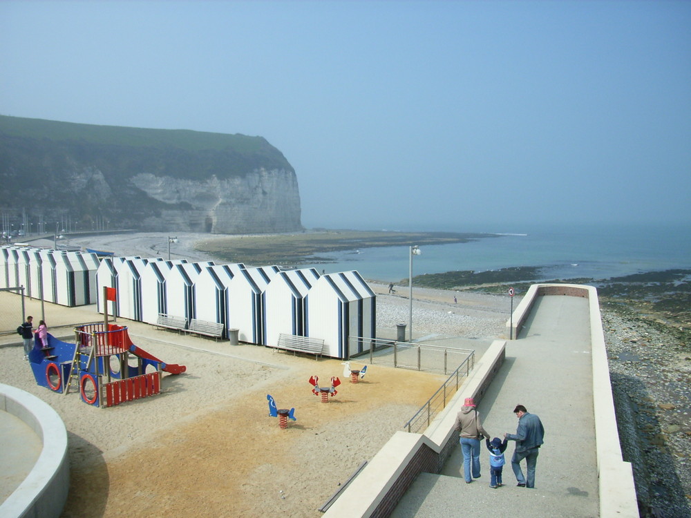 La voie à la plage d'Yport (Normandie) en Avril