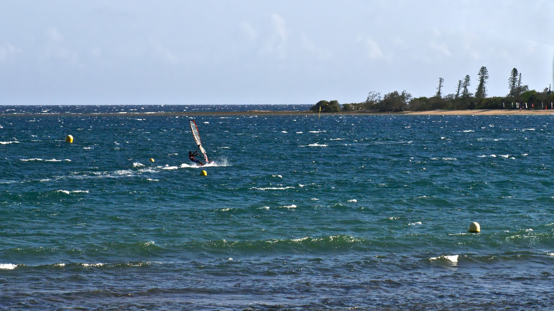 La voie est libre !  -- Nouméa, Anse Vata  --  Freie Bahn haben !