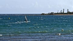 La voie est libre !  -- Nouméa, Anse Vata  --  Freie Bahn haben !