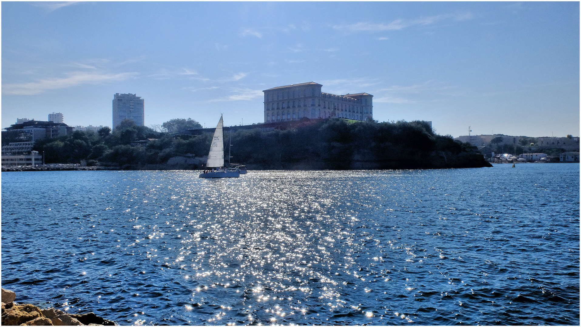 La voile dans le bleu...