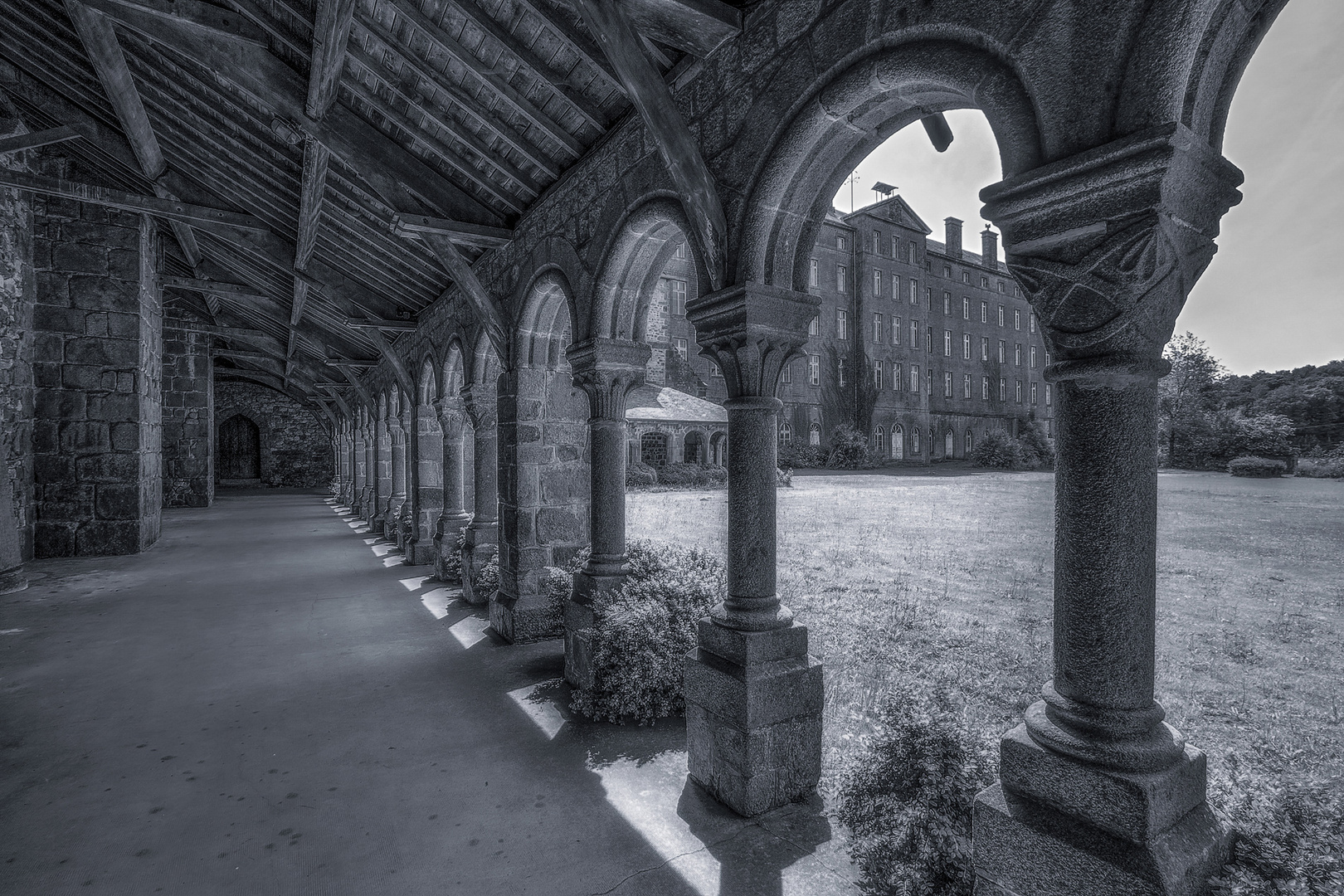 ~ l'abbaye abandonnée ~