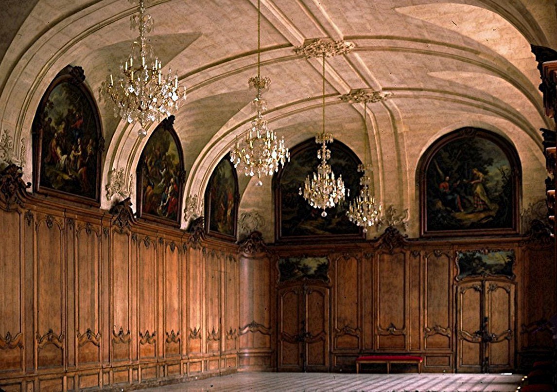 L'ABBAYE AUX HOMMES salle de reception