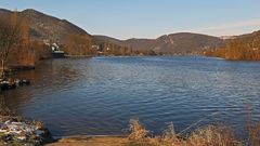 Labe (Elbe)  in Böhmen im Bereich des Böhmischen Mittelgebirges bei Sebuzin...